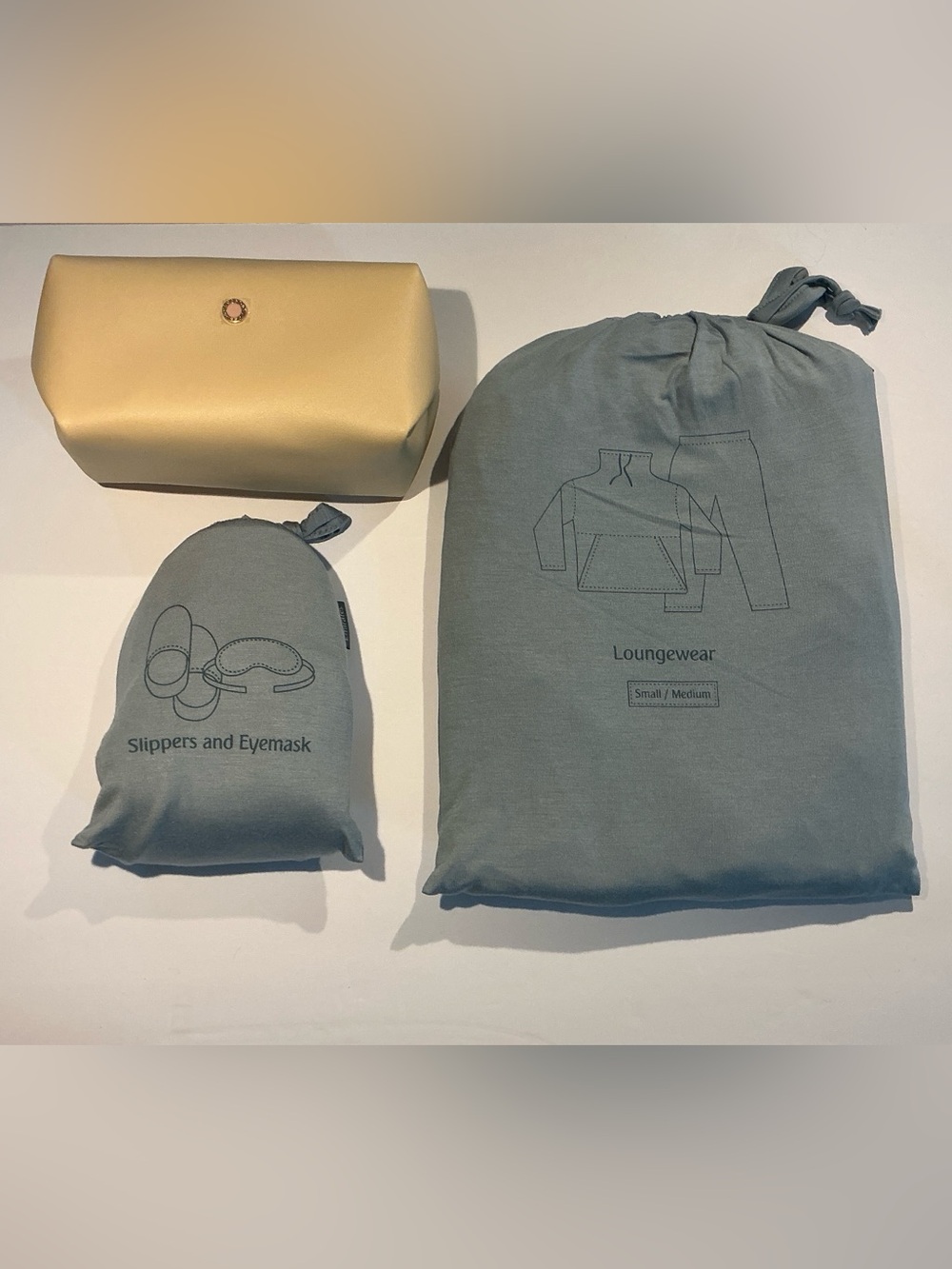 Emirates New Women's Loungewear Pajama Set with Bulgari Amenity bag S/M